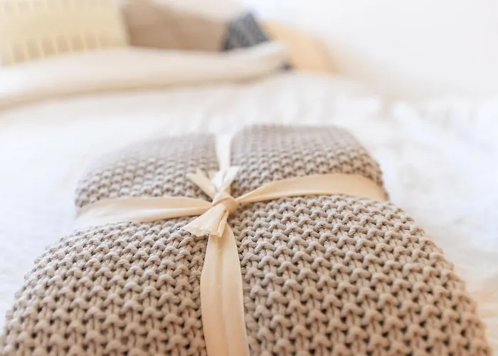 Global Living - Design I Rathausplatz I Beamer I Ac I Kitchen I アパート