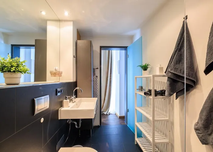 Global Living - Design I Rathausplatz I Beamer I Ac I Kitchen I アパート *