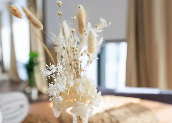 Global Living - Design I Rathausplatz I Beamer I Ac I Kitchen I アウグスブルク